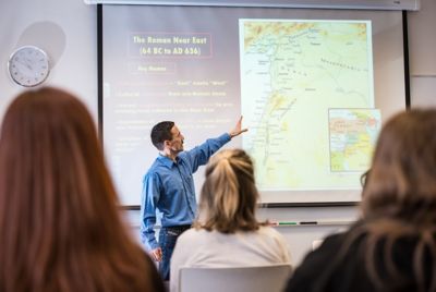 Professor Andreas Kropp teaching in a seminar room