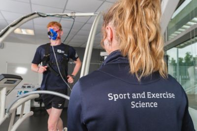 Sport and Exercise undergraduate student using an h/p/cosmos speed training machine