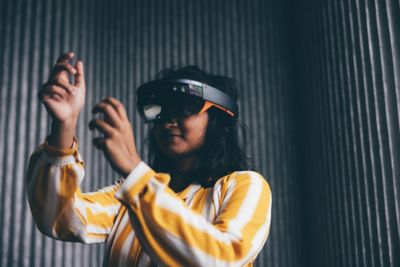 University undergraduate student Sara Bintey Kabir wearing a VR headset in the Monica Partridge Building Digital Hub. Friday November 5th 2021.