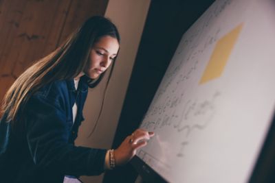 University undergraduate student Jane Israel using a touch screen in the Monica Partridge Building Digital Hub. Friday November 5th 2021.