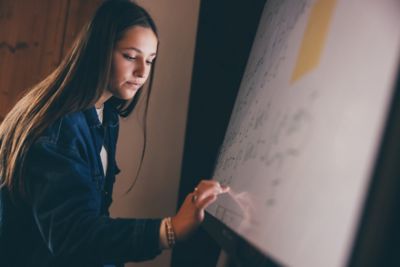 University undergraduate student using a touch screen in the Monica Partridge Building Digital Hub. Friday November 5th 2021.