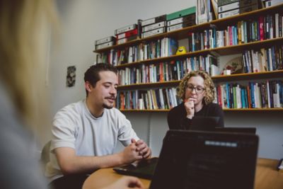 Undergraduate student in a tutorial with an academic