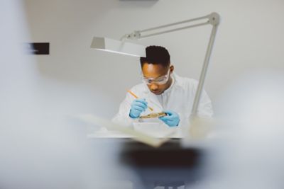 Undergraduate students examining animal bones in the A07 Bones laboratory, Humanities Building, University Park