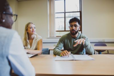 Undergraduate students offering legal advice in a law clinic