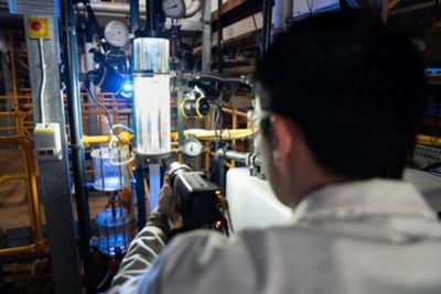 PhD Student using the CCUS (Carbon Capture Usage and Storage) rig, L3 building