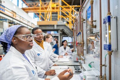 Undergraduate Chemical and Engineering student working with a Heat and mass balance around recycle loop
